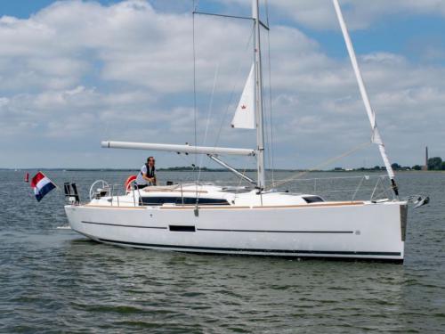 Yacht Dufour 360 Grand Large available for charter in Marina Veruda