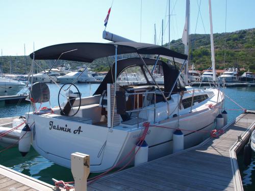 Yacht Dufour 360 Grand Large Yachtcharter in Marina Kremik