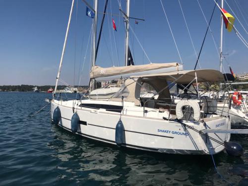 Sailing yacht Dufour 360 Grand Large for rent in Golfo Aranci