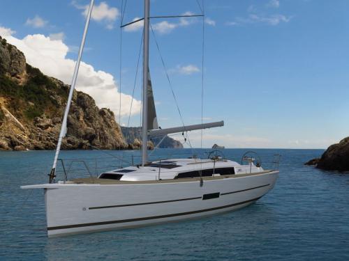 Yacht Dufour 360 Grand Large chartern in YC Marina Yacht Dufour 360 Grand Large chartern in YC Marina