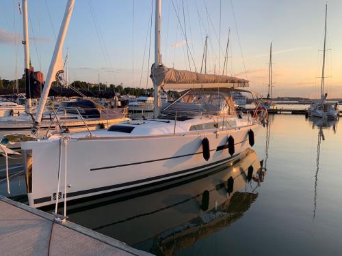 Sailing boat Dufour 360 Liberty for rent in Saltsjobaden