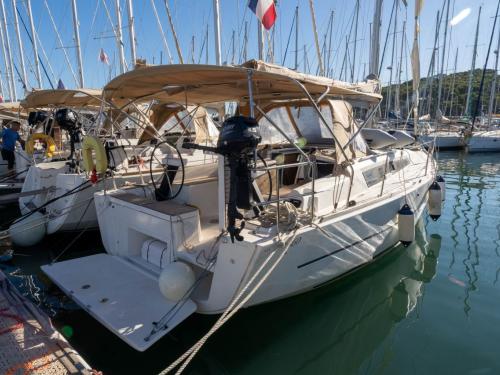 Yacht Dufour 360 Liberty for charter in Saint Mandrier sur Mer