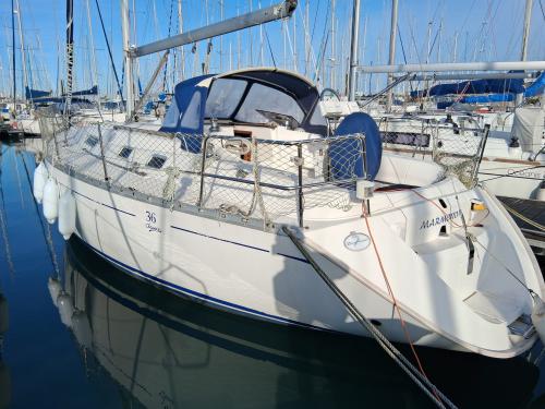 Yacht Dufour 36 Classic for hire in Port des Minimes