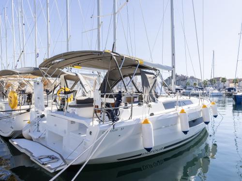 Sailing yacht Dufour 37 available for charter in ACI Marina Trogir