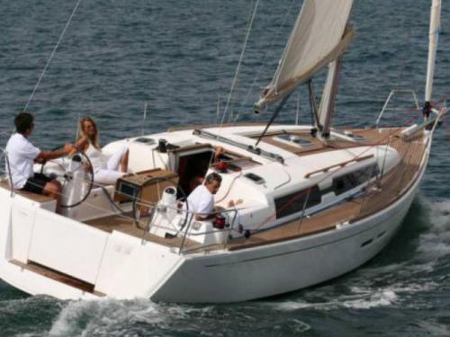 Sailing boat Dufour 375 for rent in Arzon