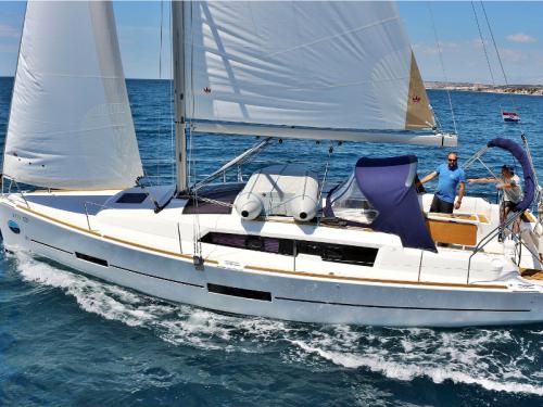 Yacht Dufour 382 Grand Large for rent in Alimos Marina Kalamaki