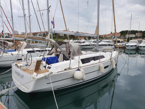 Segelyacht Dufour 382 Grand Large chartern in Pula