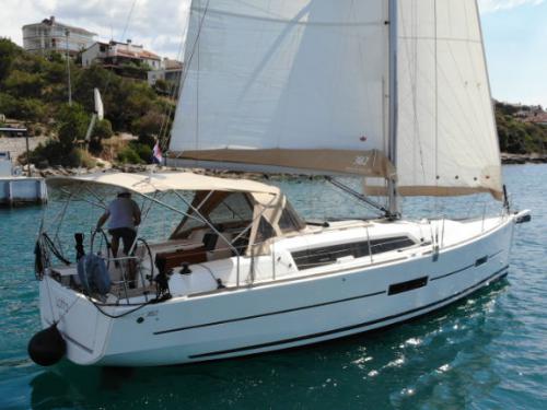 Yacht Dufour 382 Grand Large Yachtcharter in Pula