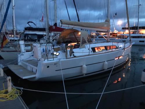Segelboot Dufour 382 Grand Large Yachtcharter in Wassersportzentrum Lemmer