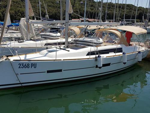 Yacht Dufour 382 Grand Large Yachtcharter in Marina Veruda