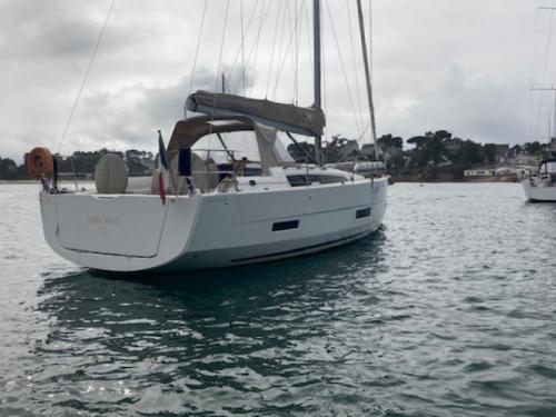 Yacht Dufour 390 Grand Large for rent in La Trinite sur Mer
