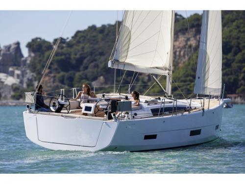 Yacht Dufour 390 Grand Large chartern in Olympic Marine