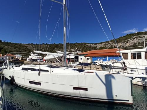 Yacht Dufour 390 Grand Large for charter in Pula