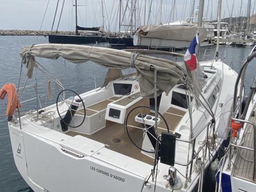 Sailing yacht Dufour 390 Grand Large for hire in Marseilles