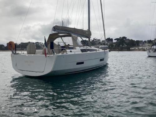 Yacht Dufour 390 Grand Large available for charter in La Trinite sur Mer
