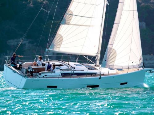 Sailing boat Dufour 390 Grand Large for rent in Saint Mandrier sur Mer