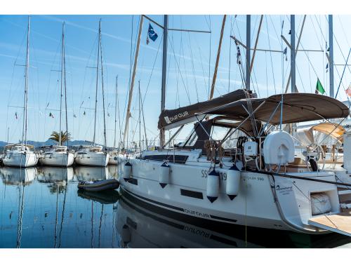Sailing boat Dufour 390 Grand Large for charter in Portisco