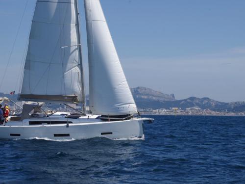 Segelboot Dufour 390 Grand Large Yachtcharter in Marseille