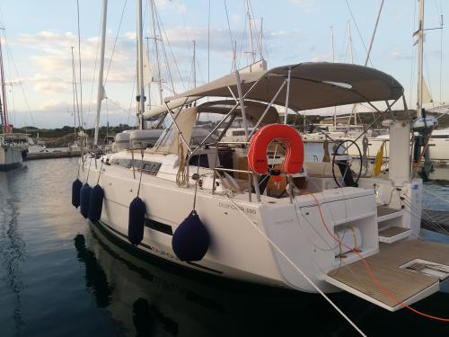 Sailboat Dufour 390 Grand Large for rent in Nea Peramos
