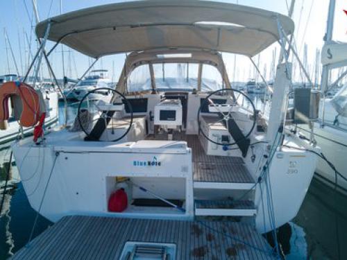 Sailing yacht Dufour 390 Grand Large available for charter in Bandol lsland Marina