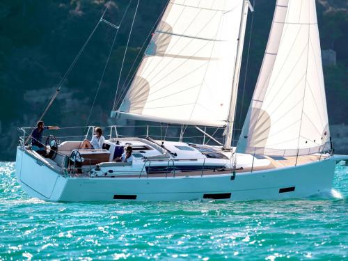 Sailing boat Dufour 390 Grand Large for hire in Grimaud