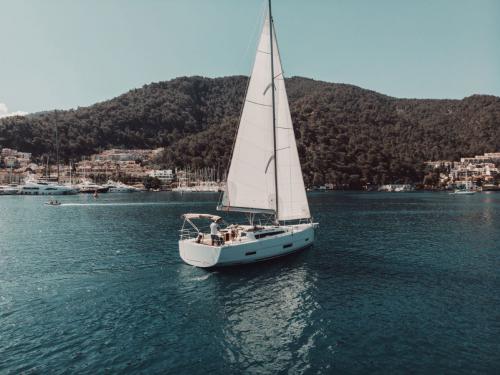 Sailing yacht Dufour 390 Grand Large available for charter in Yes Marina