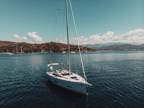 Sailing yacht Dufour 390 Grand Large available for charter in Yes Marina
