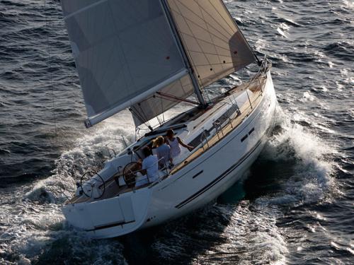 Yacht Dufour 405 for rent in Marina di Salivoli