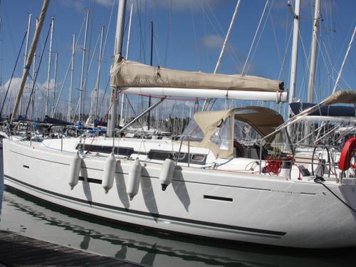 Sailing boat Dufour 405 Grand Large available for charter in La Trinite sur Mer