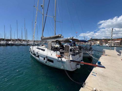 Segelyacht Dufour 41 chartern in ACI Marina Jezera