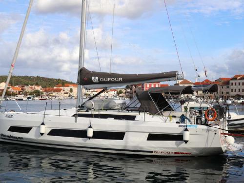 Sailing boat Dufour 41 for hire in Marina Kornati