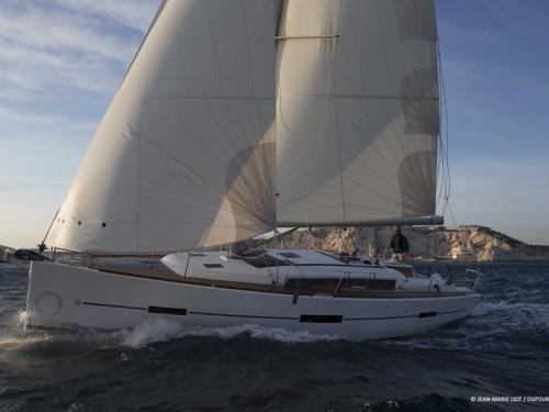 Yacht Dufour 410 chartern in Marina Frapa