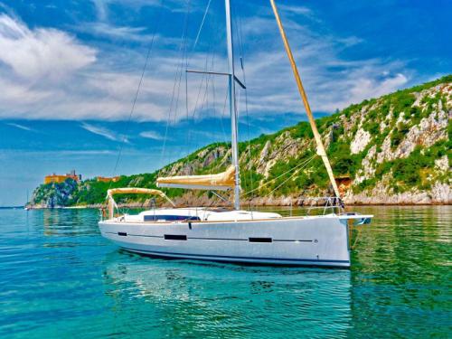 Segelyacht Dufour 412 Grand Large chartern in Sibenik