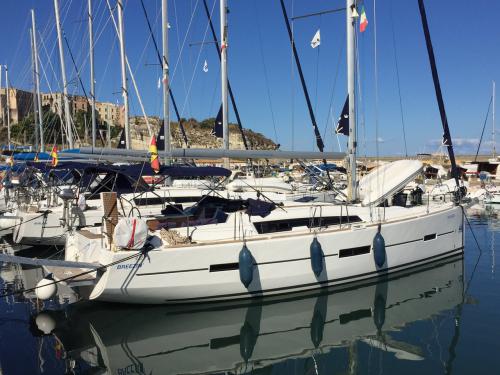 Segelboot Dufour 412 chartern in Gouvia