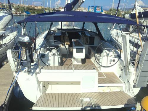 Yacht Dufour 412 available for charter in Portoferraio