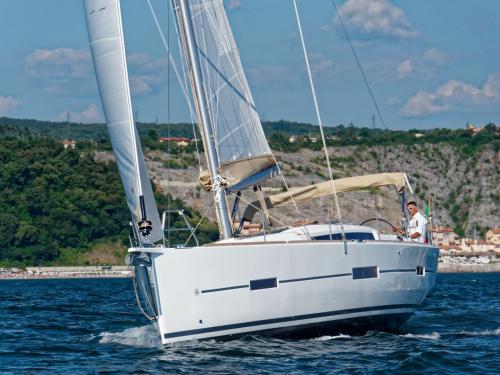 Sailing yacht Dufour 412 for rent in Yes Marina