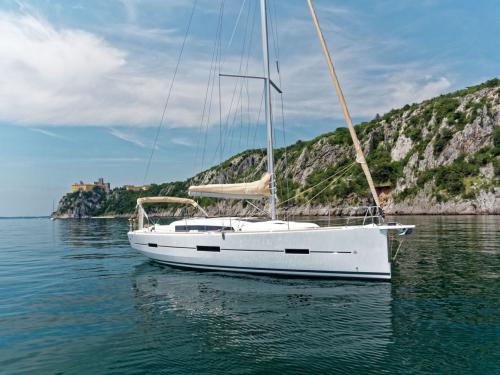 Yacht Dufour 412 for rent in Porto Rotondo Yacht Dufour 412 for rent in Porto Rotondo