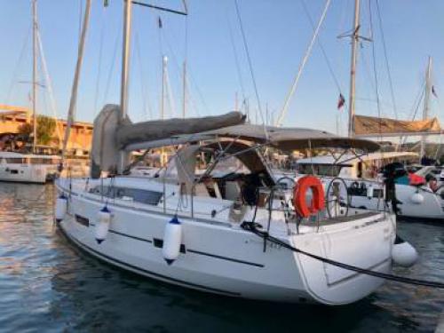 Sailing boat Dufour 412 Grand Large for rent in Port Toulon