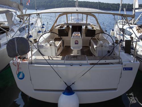 Yacht Dufour 412 Grand Large available for charter in Pula