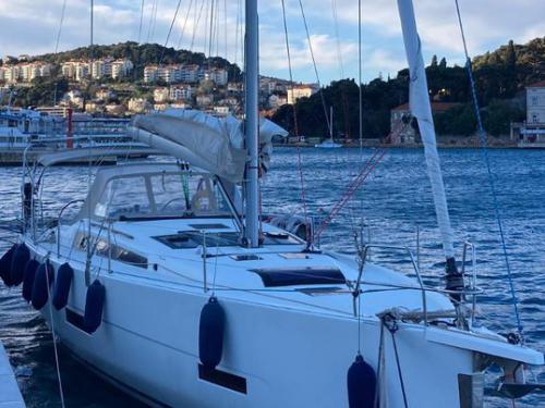 Sailing boat Dufour 430 for rent in Pirovac