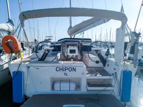 Sailing yacht Dufour 430 for charter in Bandol