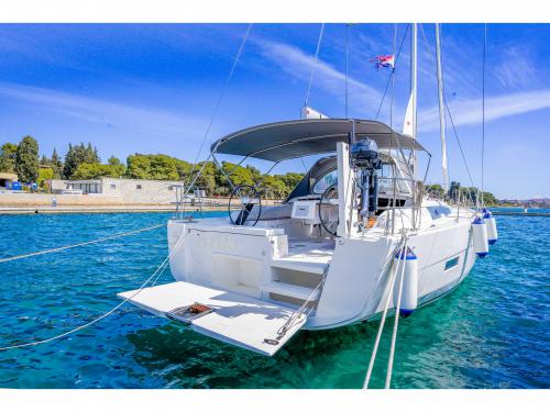 Segelyacht Dufour 430 chartern in Pula