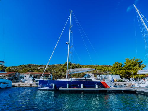 Yacht Dufour 430 Yachtcharter in Primosten