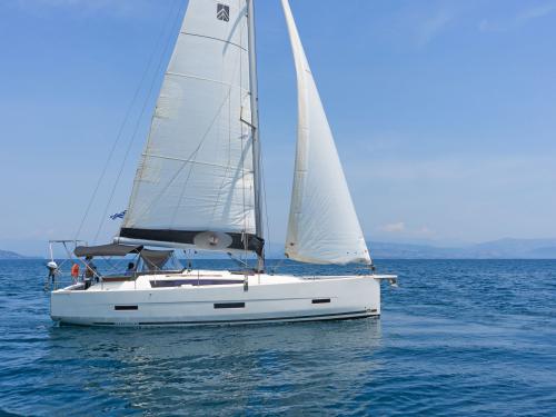 Sailboat Dufour 430 for hire in Limenas Avdiron