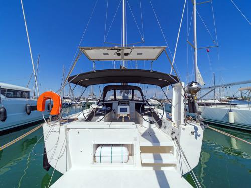 Yacht Dufour 430 available for charter in Limenas Avdiron