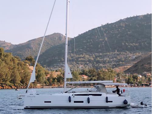 Yacht Dufour 430 for rent in Alesta Marina