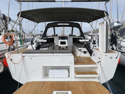 Sailboat Dufour 430 for charter in Trogir