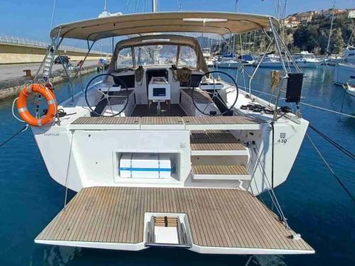 Segelyacht Dufour 430 Yachtcharter in Marina Agropoli