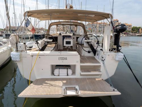 Yacht Dufour 430 for rent in Hyeres Harbour