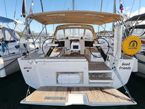 Yacht Dufour 430 Grand Large chartern in SCT Marina Trogir